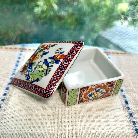 Vintage Japanese Porcelain Trinket Box with Bird & Floral Design - Picture 6 of 11